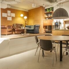 Отель Conscious Hotel The Tire Station Нидерланды, Амстердам - 1 отзыв об отеле, цены и фото номеров - забронировать отель Conscious Hotel The Tire Station онлайн интерьер отеля фото 3
