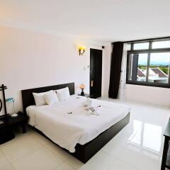 Aurora Riverside Hotel & Villas Hoi An сейф в номере