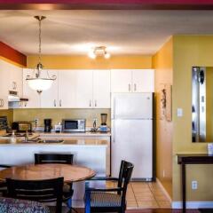 Отель Days Inn by Wyndham Trois-Rivieres в номере