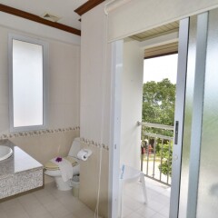 Отель First Bungalow Beach Resort ванная