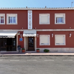 Отель Hostal Horizonte Ес-Кастель парковка