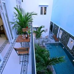 Отель Golden Palm Villa балкон