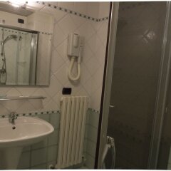 Отель Albergo Ristorante Pizzeria Tonino Италия, Реканати - отзывы, цены и фото номеров - забронировать отель Albergo Ristorante Pizzeria Tonino онлайн ванная фото 2