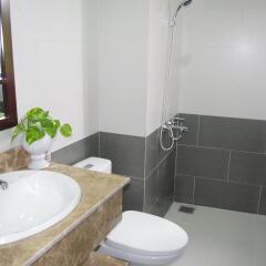 Отель Aroma Homestay & Spa ванная фото 2