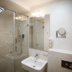 Biblioteka Boutique Hotel сейф в номере