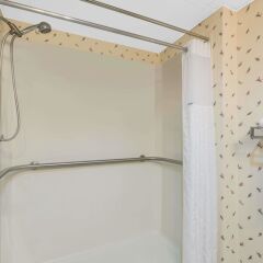 Отель Days Inn Lebanon Fort Indiantown Gap ванная