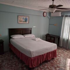 Отель Rockhampton Retreat Guest House сейф в номере
