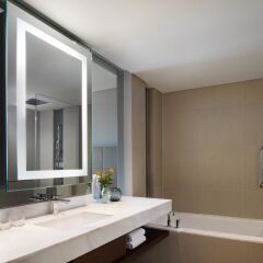 Отель Courtyard by Marriott Seoul Namdaemun Южная Корея, Сеул - отзывы, цены и фото номеров - забронировать отель Courtyard by Marriott Seoul Namdaemun онлайн ванная фото 2