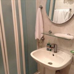 Отель No Problem Hotel at Glinka Street Армения, Ереван - отзывы, цены и фото номеров - забронировать отель No Problem Hotel at Glinka Street онлайн ванная