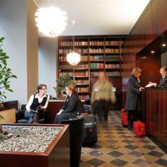 Отель Holiday Inn Dresden - Am Zwinger Германия, Дрезден - 2 отзыва об отеле, цены и фото номеров - забронировать отель Holiday Inn Dresden - Am Zwinger онлайн интерьер отеля