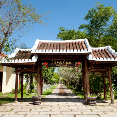 Отель Hoi An Silk Village Resort & Spa с домашними животными