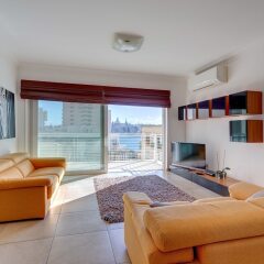Отель Fabulous Apartment With Pool, Upmarket Area Мальта, Слима - отзывы, цены и фото номеров - забронировать отель Fabulous Apartment With Pool, Upmarket Area онлайн комната для гостей фото 4
