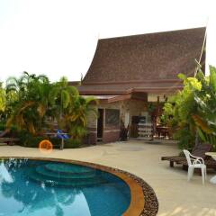 Отель Yuwadee Resort бассейн