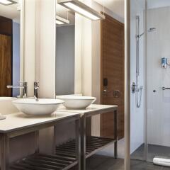 Отель Aloft London Excel Великобритания, Лондон - отзывы, цены и фото номеров - забронировать отель Aloft London Excel онлайн ванная
