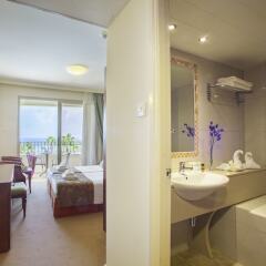 Aquamare Beach Hotel & Spa ванная фото 2