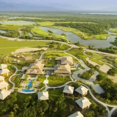 Отель Indura Beach & Golf Resort, Curio Collection by Hilton пляж фото 2