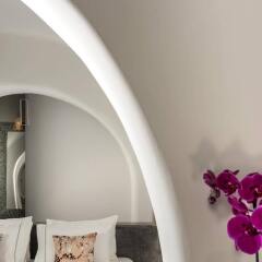 Отель Andronis Luxury Suites сейф в номере