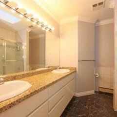 Отель Deer Lake House Канада, Бурнаби - отзывы, цены и фото номеров - забронировать отель Deer Lake House онлайн ванная