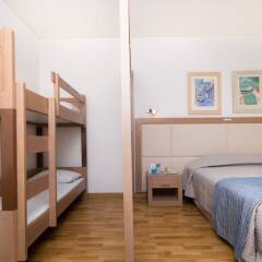 Отель The Golden Coast Beach Протарас сейф в номере
