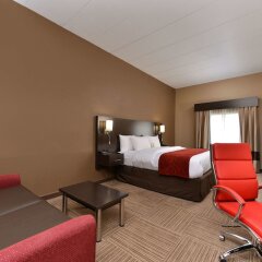 Отель Comfort Suites East комната для гостей фото 5