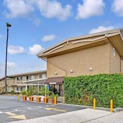 Отель Super 8 by Wyndham Los Angeles-Culver City Area парковка