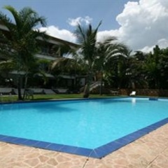 Отель Top Hill Residence Kiriri бассейн