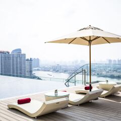 Отель AVANI Riverside Bangkok Hotel Таиланд, Бангкок - 1 отзыв об отеле, цены и фото номеров - забронировать отель AVANI Riverside Bangkok Hotel онлайн бассейн фото 2