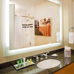 Отель Hilton Newark Airport США, Элизабет - отзывы, цены и фото номеров - забронировать отель Hilton Newark Airport онлайн ванная