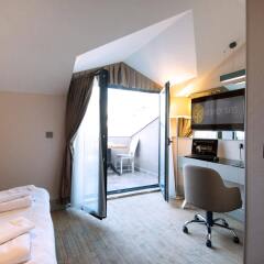 Отель GK Regency Suites комната для гостей фото 2