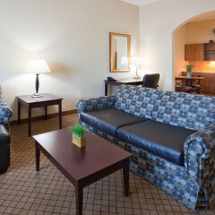Holiday Inn Express Hotel and Suites Mankato East комната для гостей фото 5