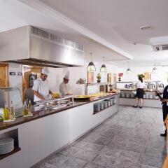 Отель Invisa Hotel Es Pla - Только для взрослых Испания, Сан-Антони-де-Портмань - 1 отзыв об отеле, цены и фото номеров - забронировать отель Invisa Hotel Es Pla - Только для взрослых онлайн питание