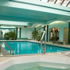 Отель Chateau Victoria Hotel & Suites Канада, Виктория - отзывы, цены и фото номеров - забронировать отель Chateau Victoria Hotel & Suites онлайн бассейн