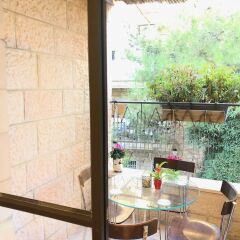 Large Renovated 2BR with a nice Balcony Израиль, Иерусалим - отзывы, цены и фото номеров - забронировать отель Large Renovated 2BR with a nice Balcony онлайн фото 5