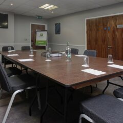 Отель Holiday Inn London - Luton Airport