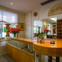 Отель Villa dei Fiori Италия, Римини - 1 отзыв об отеле, цены и фото номеров - забронировать отель Villa dei Fiori онлайн интерьер отеля фото 2