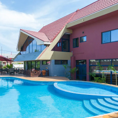 Alisa Hotel Labone с домашними животными