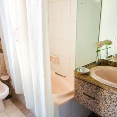 Ramee Guestline Hotel ванная