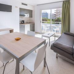 Отель Apartaments Solmar Испания, Бланес - отзывы, цены и фото номеров - забронировать отель Apartaments Solmar онлайн комната для гостей фото 4