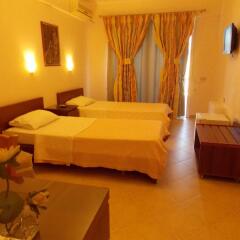 Hotel Oasis сейф в номере