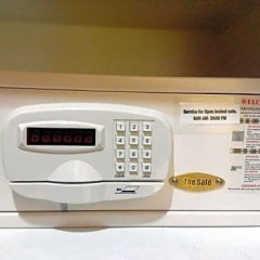 Отель New Patong Premier Resort сейф в номере