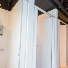 Отель BearPacker Patong Hostel Таиланд, Патонг - отзывы, цены и фото номеров - забронировать отель BearPacker Patong Hostel онлайн ванная