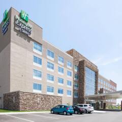 Отель Holiday Inn Express & Suites Indianapolis NE - Noblesville парковка