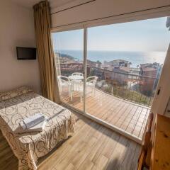 Отель Apartaments AR Muntanya Mar Испания, Бланес - отзывы, цены и фото номеров - забронировать отель Apartaments AR Muntanya Mar онлайн комната для гостей