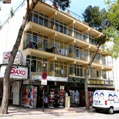 Отель Apartamentos Kensington спортивное сооружение