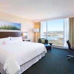 Отель The Westin Wall Centre Vancouver Airport Канада, Ричмонд - отзывы, цены и фото номеров - забронировать отель The Westin Wall Centre Vancouver Airport онлайн комната для гостей фото 3