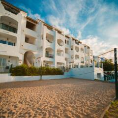 Апартаменты Holiday Centre Apartments спортивное сооружение