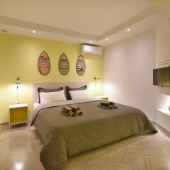 Отель Coconut Villa сейф в номере