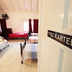 Отель Belleh23 Kingston Creative Guesthouse удобства в номере