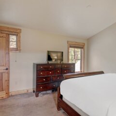 Vaulted Ceilings+rustic Luxury 2 Blocks To Main St- Sleeps 6 2 Bedroom Townhouse by RedAwning in Breckenridge, United States of America from 660$, photos, reviews - zenhotels.com guestroom