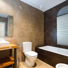 Отель Trinitarios Apartment Испания, Валенсия - отзывы, цены и фото номеров - забронировать отель Trinitarios Apartment онлайн ванная фото 2